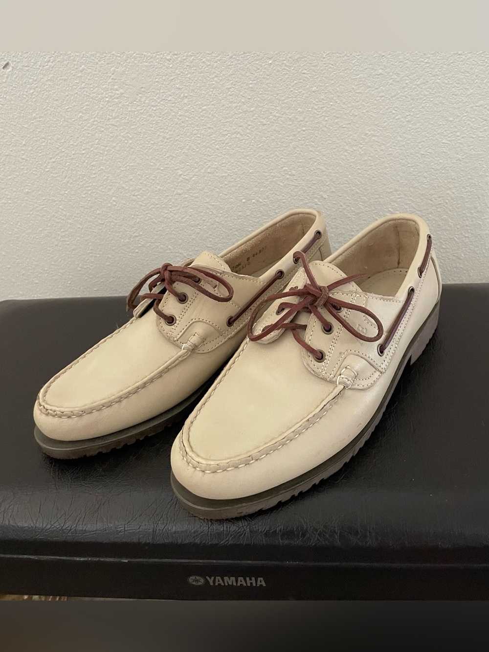 Allen Edmund's Men's 10.5 Cream Leather Boat Shoes preppy casual